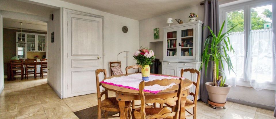 House 8 rooms of 190 m² in Vigny (95450)