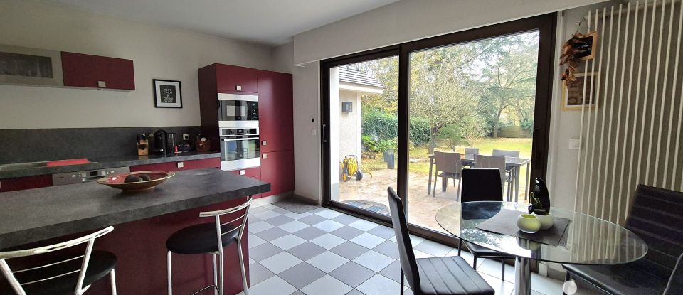 House 8 rooms of 250 m² in La Rochette (77000)