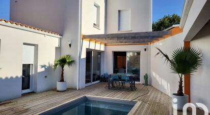 House 5 rooms of 137 m² in Longèves (17230)