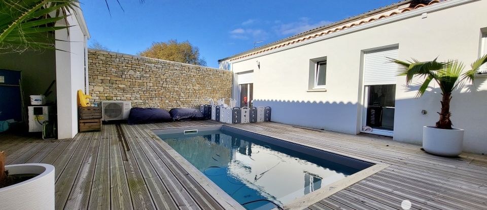 House 5 rooms of 137 m² in Longèves (17230)