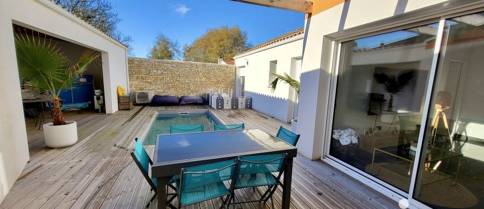 House 5 rooms of 137 m² in Longèves (17230)