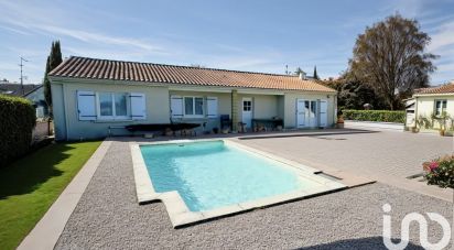 Maison 6 pièces de 137 m² à Roullet-Saint-Estèphe (16440)