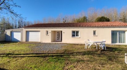 Pavilion 4 rooms of 120 m² in Nuaillé-sur-Boutonne (17470)