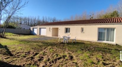 Pavilion 4 rooms of 120 m² in Nuaillé-sur-Boutonne (17470)