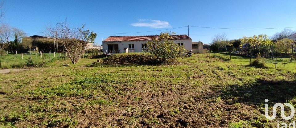 Pavilion 4 rooms of 120 m² in Nuaillé-sur-Boutonne (17470)