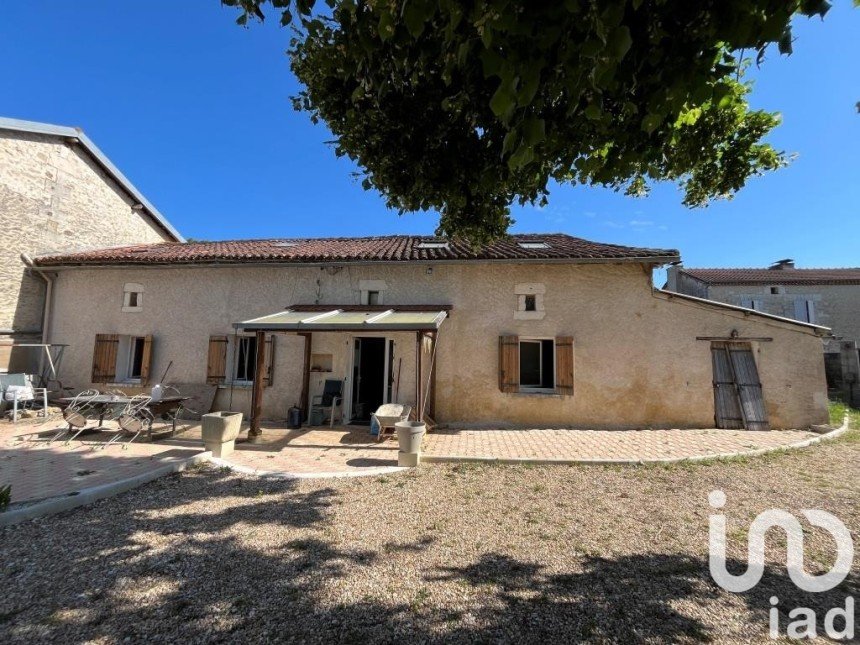 Maison 5 pièces de 132 m² à Champagnac-de-Belair (24530)