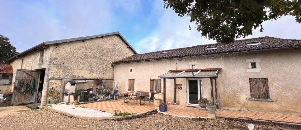 Maison 5 pièces de 132 m² à Champagnac-de-Belair (24530)