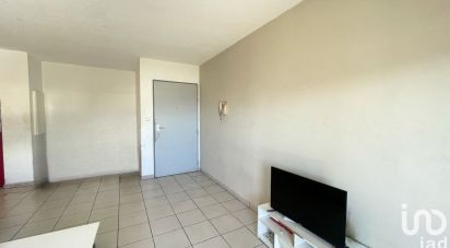 Apartment 3 rooms of 56 m² in SAINTE-CLOTILDE (97490)