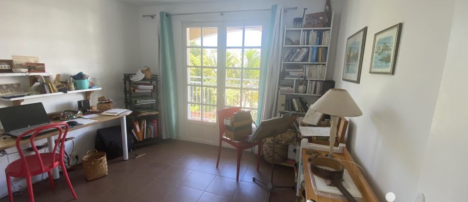 House 5 rooms of 130 m² in Saint-Pierre (97410)