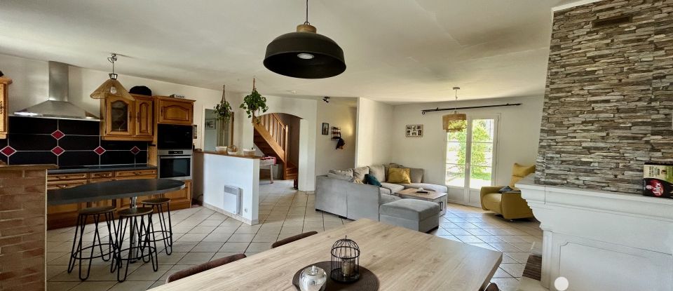 Maison 5 pièces de 135 m² à Fontevraud-l'Abbaye (49590)