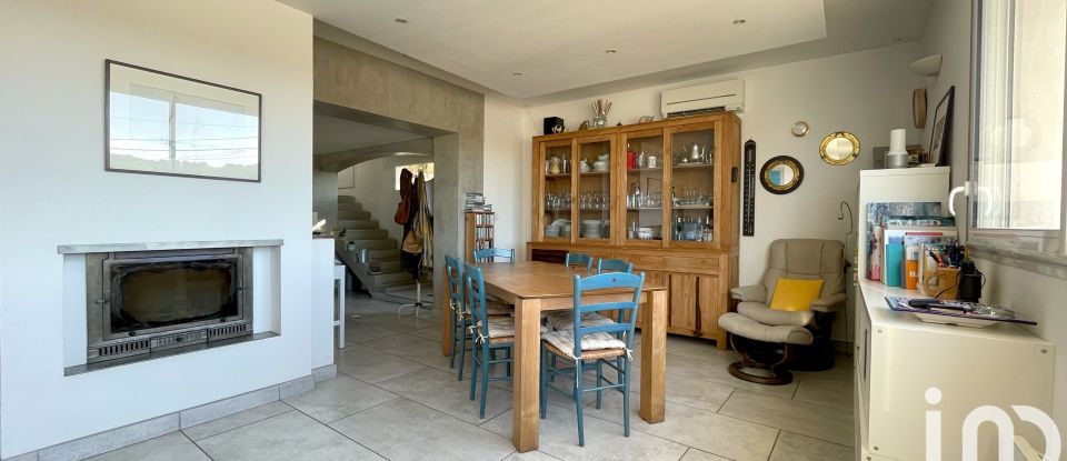 House 4 rooms of 120 m² in Saint-Mitre-les-Remparts (13920)