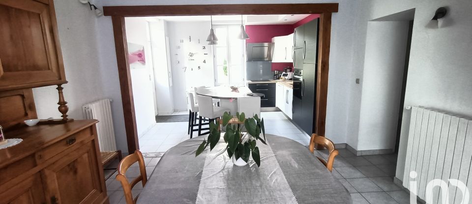 Maison 7 pièces de 162 m² à Louresse-Rochemenier (49700)