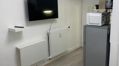 Studio 1 room of 13 m² in Versailles (78000)