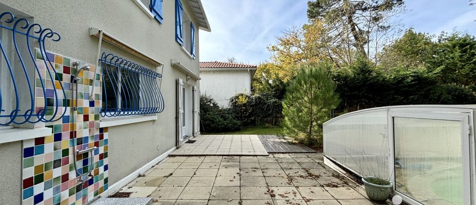 House 5 rooms of 111 m² in Les Mathes (17570)