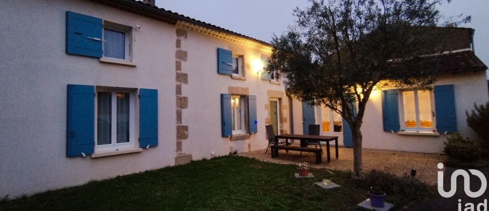 Longere 6 rooms of 192 m² in Paillé (17470)