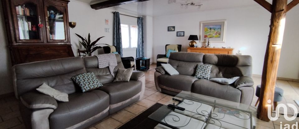 Longere 6 rooms of 192 m² in Paillé (17470)