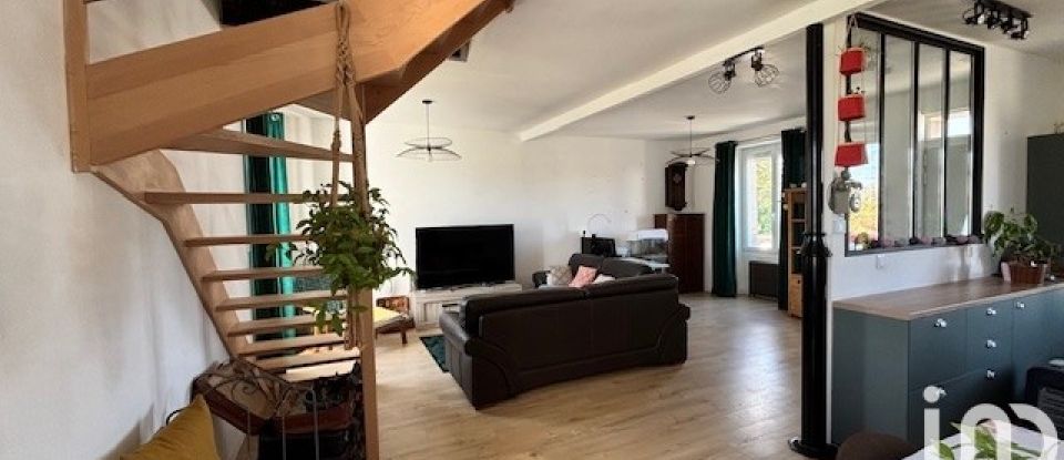 Traditional house 5 rooms of 99 m² in Châteauneuf-du-Faou (29520)