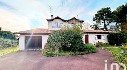 Traditional house 5 rooms of 176 m² in Pessac (33600)