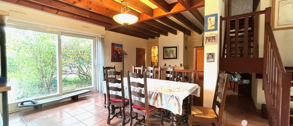 Traditional house 5 rooms of 176 m² in Pessac (33600)