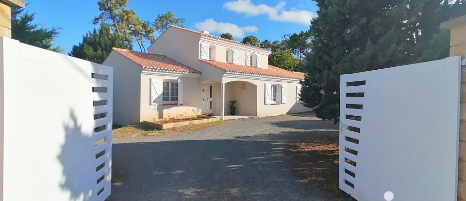 Maison traditionnelle 7 pièces de 188 m² à Saint-Jean-de-Monts (85160)