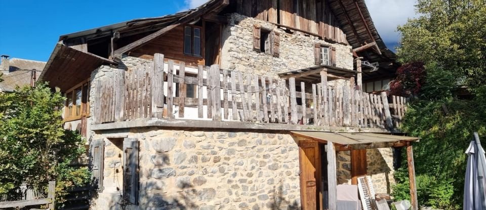 Maison de village 11 pièces de 210 m² à Saint-Sauveur (05200)