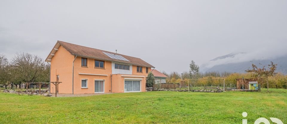 Maison 7 pièces de 230 m² à Beaulieu (38470)