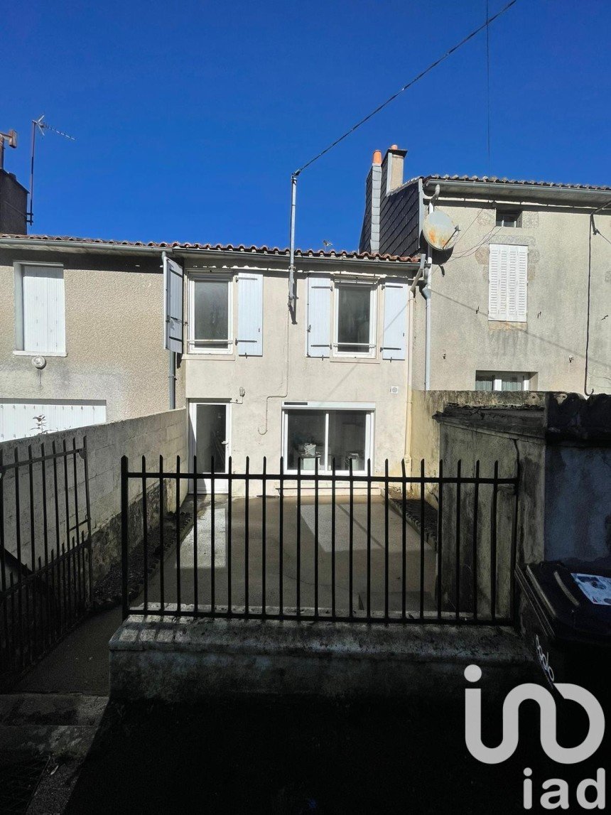 House 5 rooms of 95 m² in L'Absie (79240)