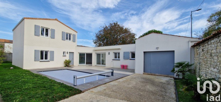 House 7 rooms of 178 m² in La Rochelle (17000)