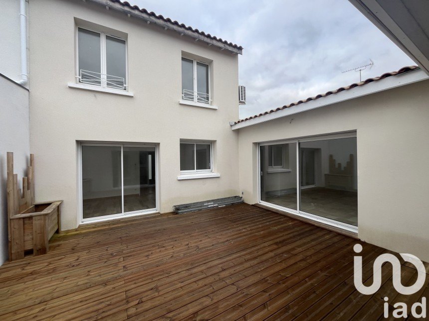 House 4 rooms of 140 m² in La Rochelle (17000)