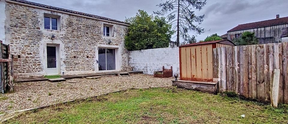 Maison 4 pièces de 101 m² à Saint-Félix (17330)