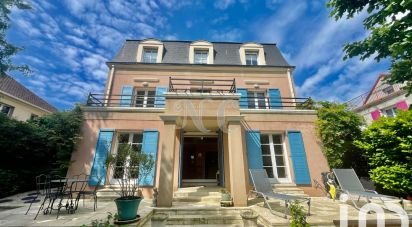 House 8 rooms of 213 m² in Cergy (95000)