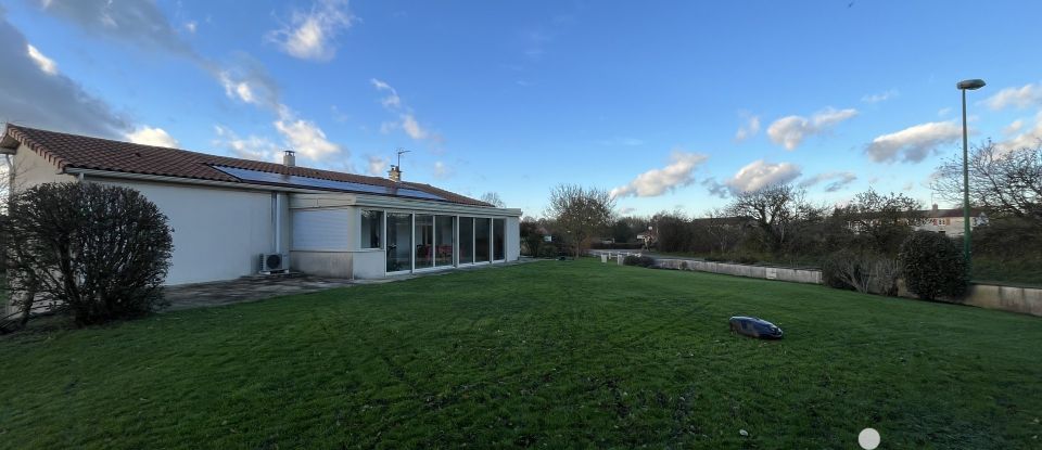 House 6 rooms of 143 m² in Sèvremont (85700)