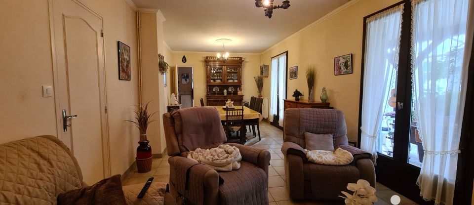 House 4 rooms of 92 m² in Saint-Pierre-d'Eyraud (24130)