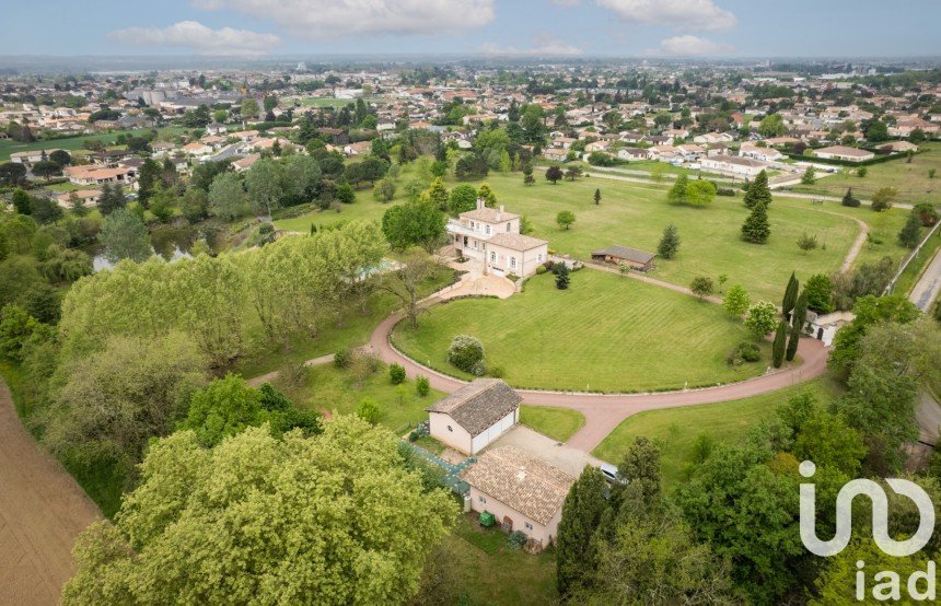 Demeure 9 pièces de 373 m² à Tonneins (47400)