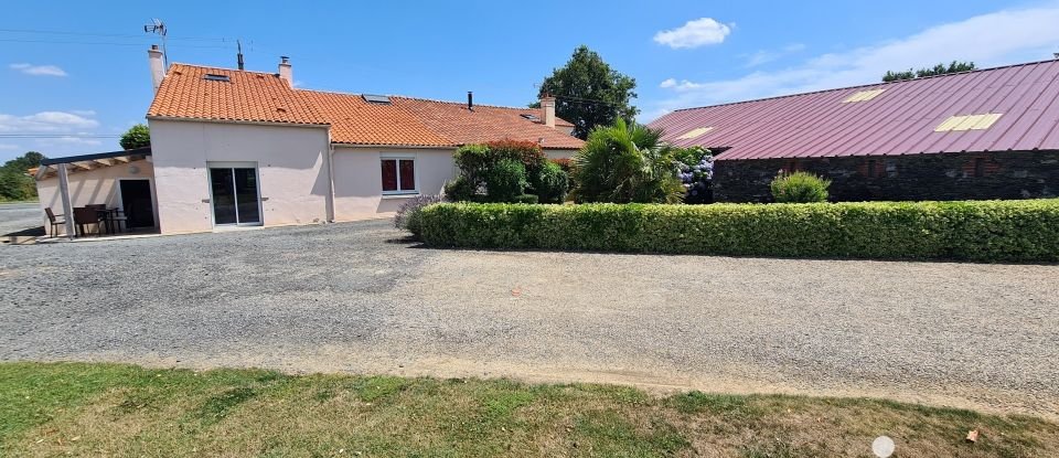 House 5 rooms of 130 m² in Les Brouzils (85260)