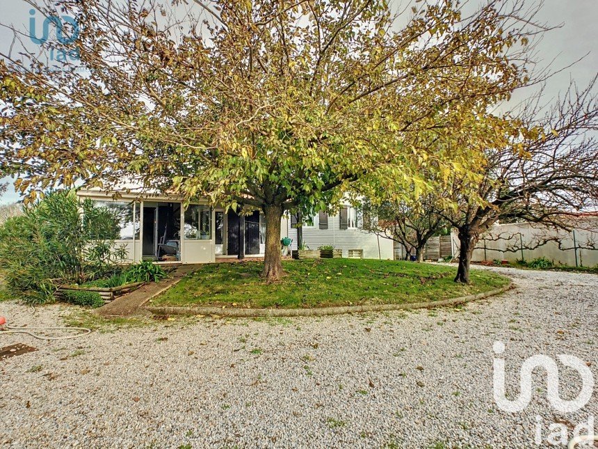 Traditional house 5 rooms of 101 m² in Angoulins (17690)