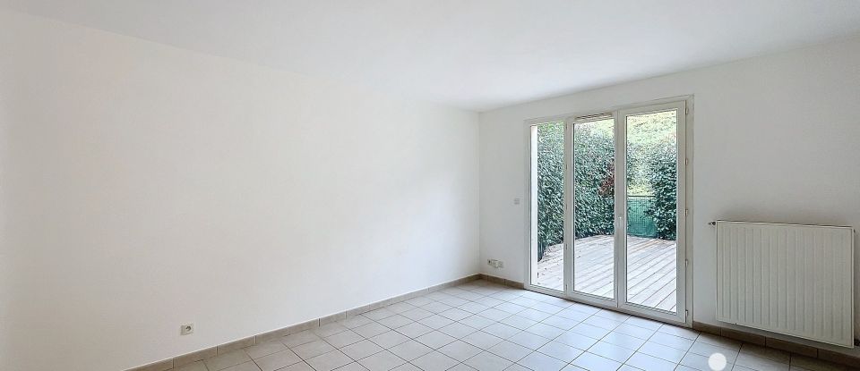 Duplex 3 rooms of 64 m² in Saint-Genest-Lerpt (42530)