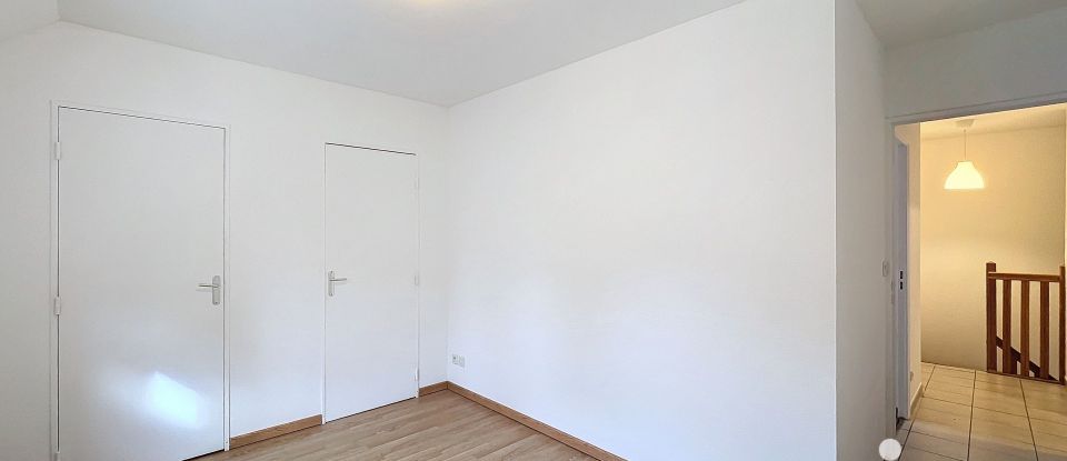 Duplex 3 rooms of 64 m² in Saint-Genest-Lerpt (42530)