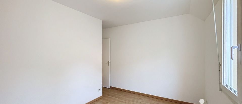 Duplex 3 rooms of 64 m² in Saint-Genest-Lerpt (42530)