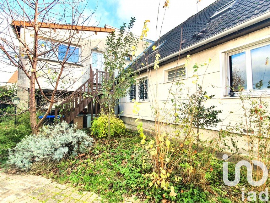 Traditional house 9 rooms of 200 m² in Quincy-Voisins (77860)