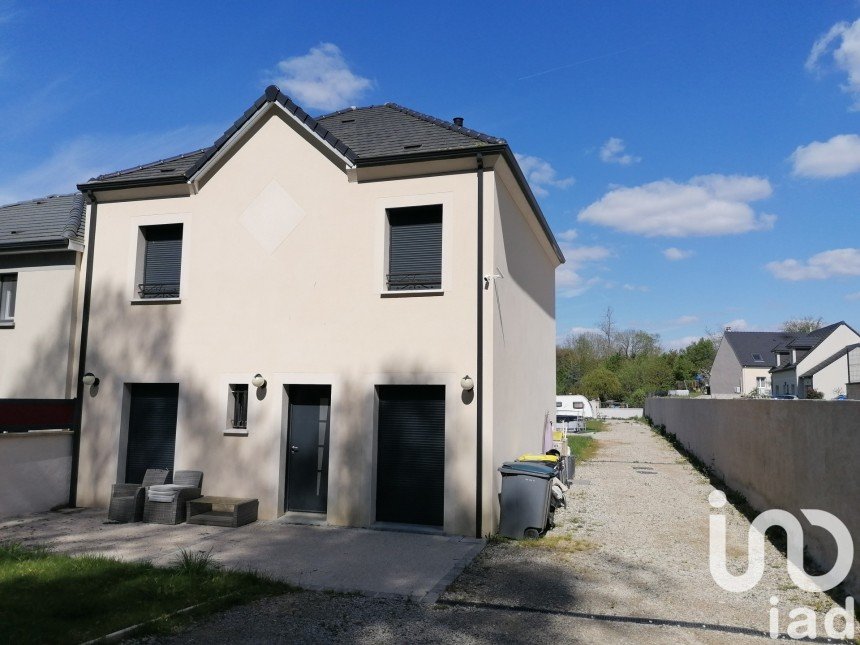 House 6 rooms of 106 m² in Crépy-en-Valois (60800)