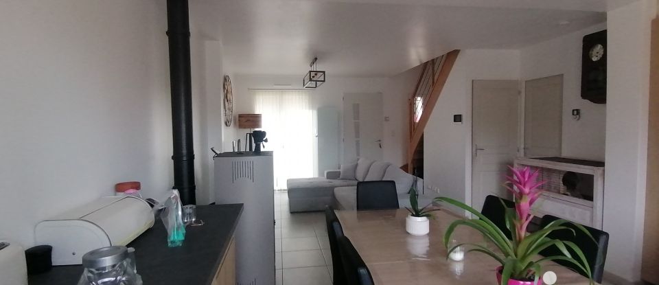 House 6 rooms of 106 m² in Crépy-en-Valois (60800)