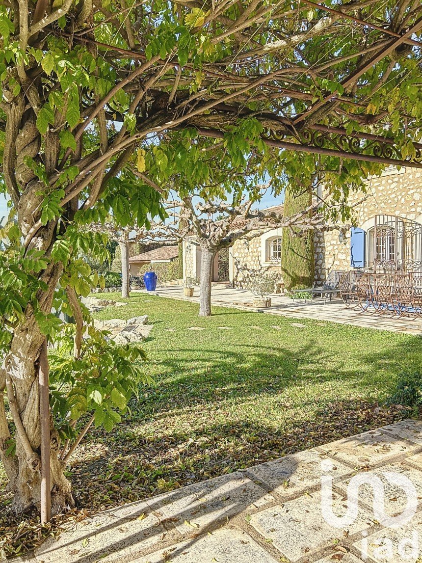 Bastide 8 pièces de 263 m² à Mouriès (13890)