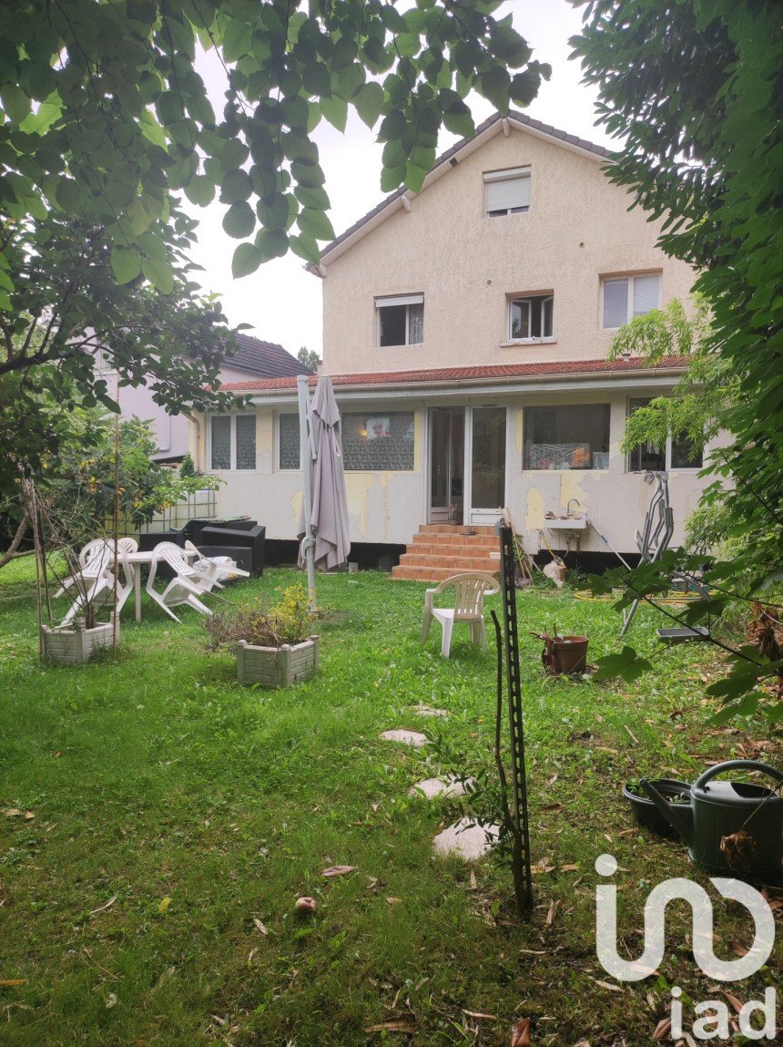 Maison traditionnelle 9 pièces de 198 m² à Aulnay-sous-Bois (93600)