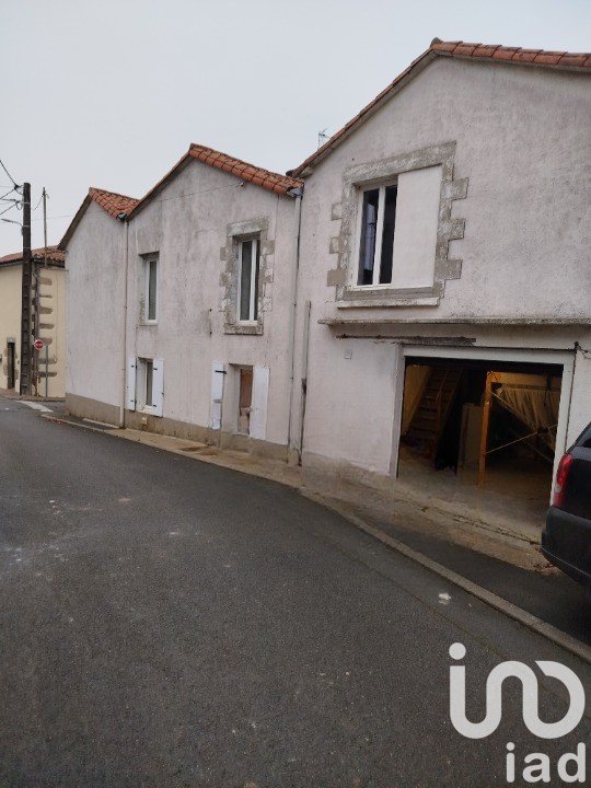 House 5 rooms of 96 m² in L'Absie (79240)