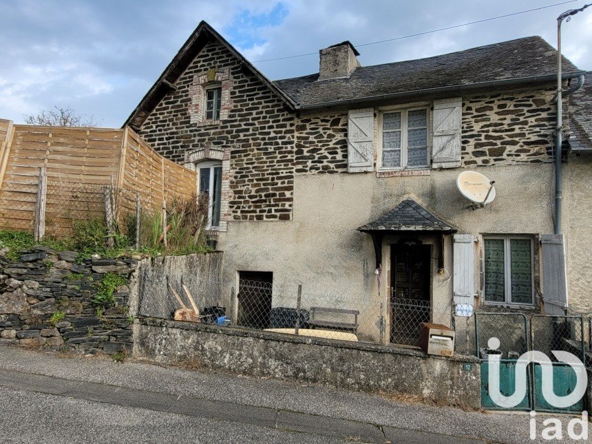 Traditional house 3 rooms of 90 m² in Sainte-Féréole (19270)