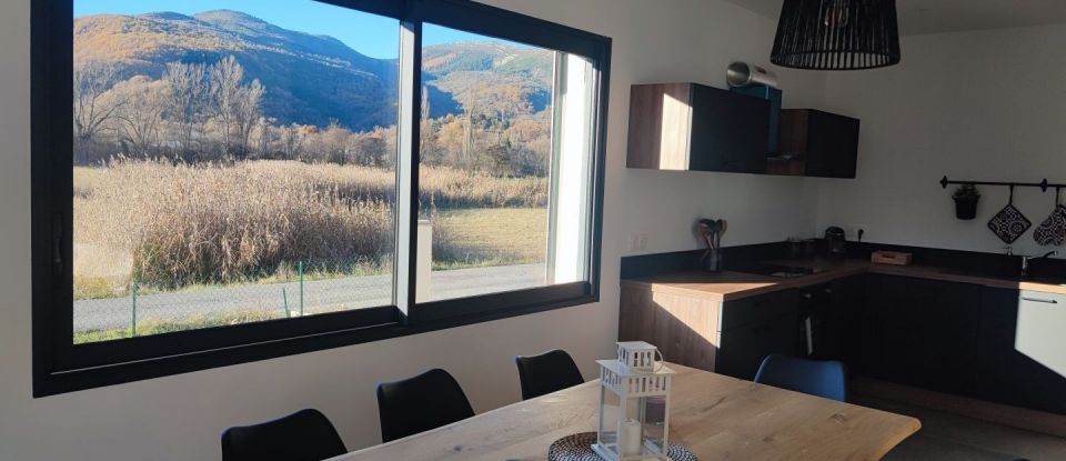 Maison 4 pièces de 102 m² à Castellane (04120)