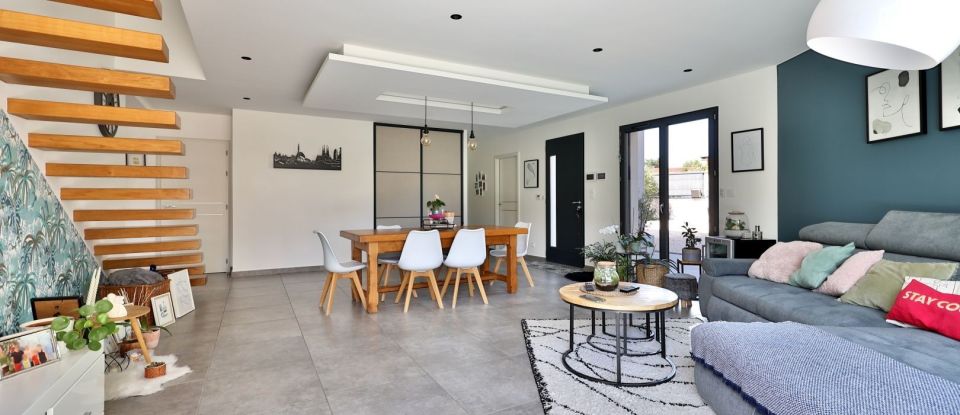 Maison 6 pièces de 152 m² à Saint-Genis-les-Ollières (69290)