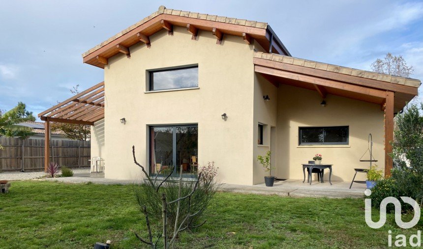 Maison 5 pièces de 150 m² à Hourtin (33990)