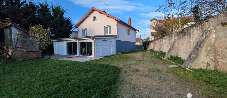 House 7 rooms of 160 m² in Montluçon (03100)